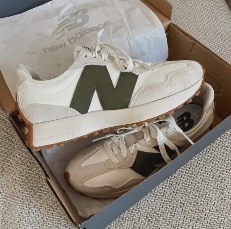 New Balance 327 Moonbeam OAK LEAF GREEN