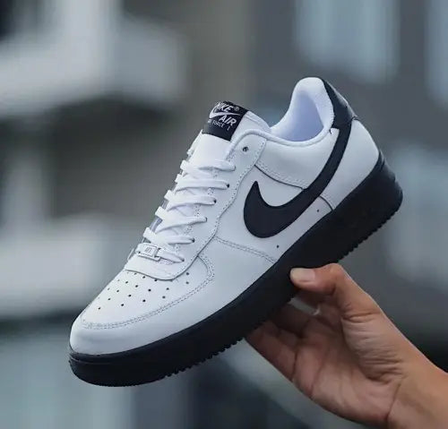 Nike AirForce 1 Low WHITE BLACK SOLE