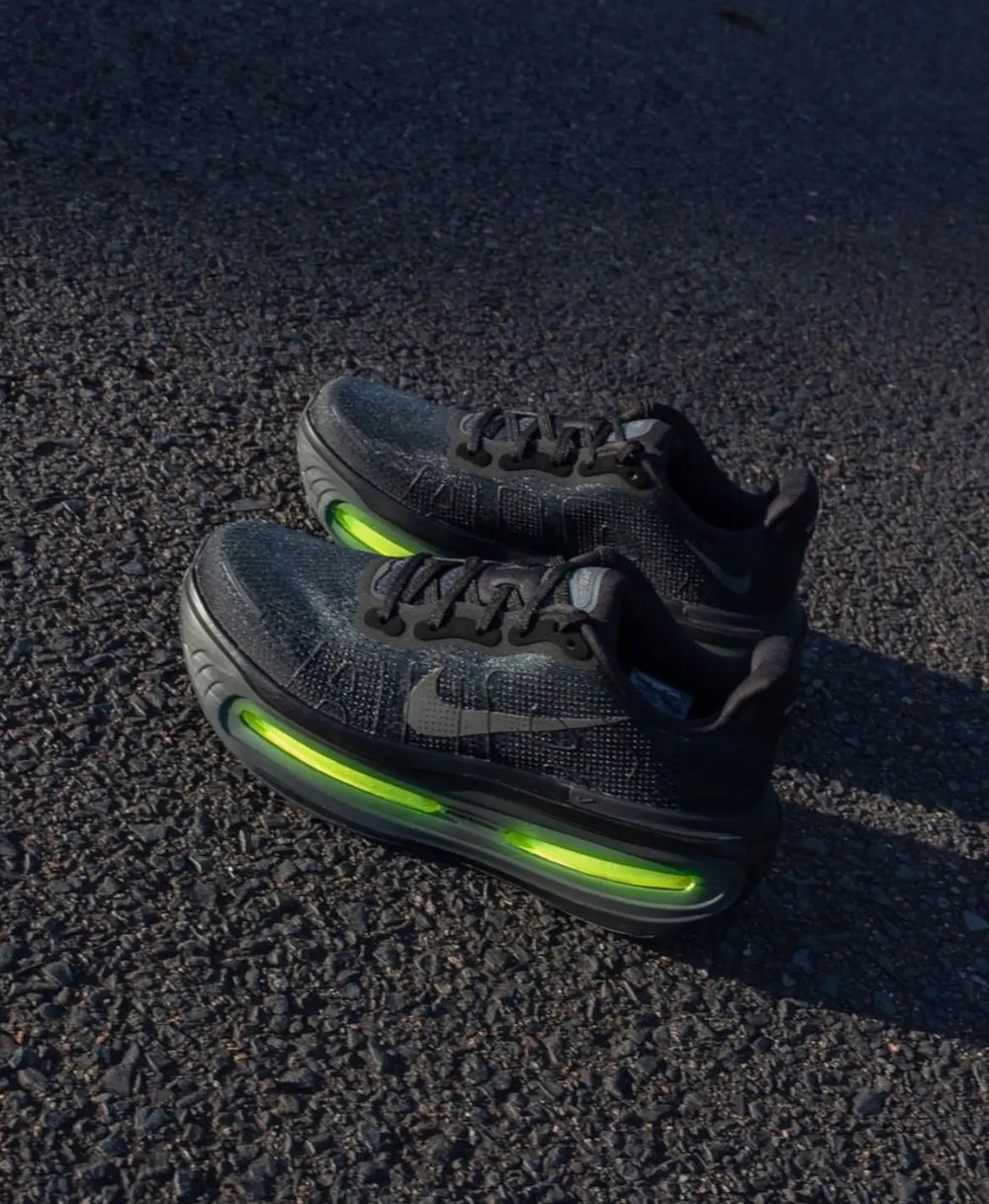 Nike Air Zoom Vomero Premium BLACK VOLT