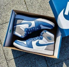 Nik e Air Jordan Retro 1 High True