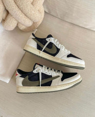 Nikee Air Jordan Retro 1 Low X Trav