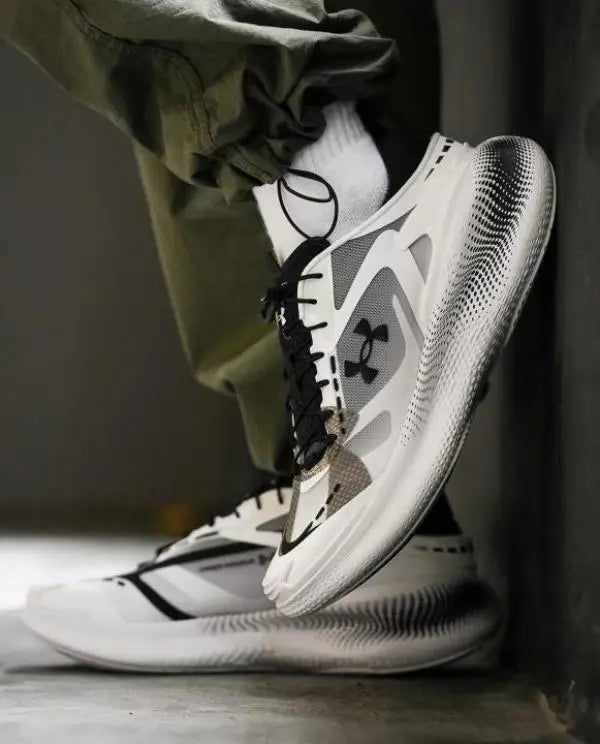 Unde r Armour Echo Slipspeed white black