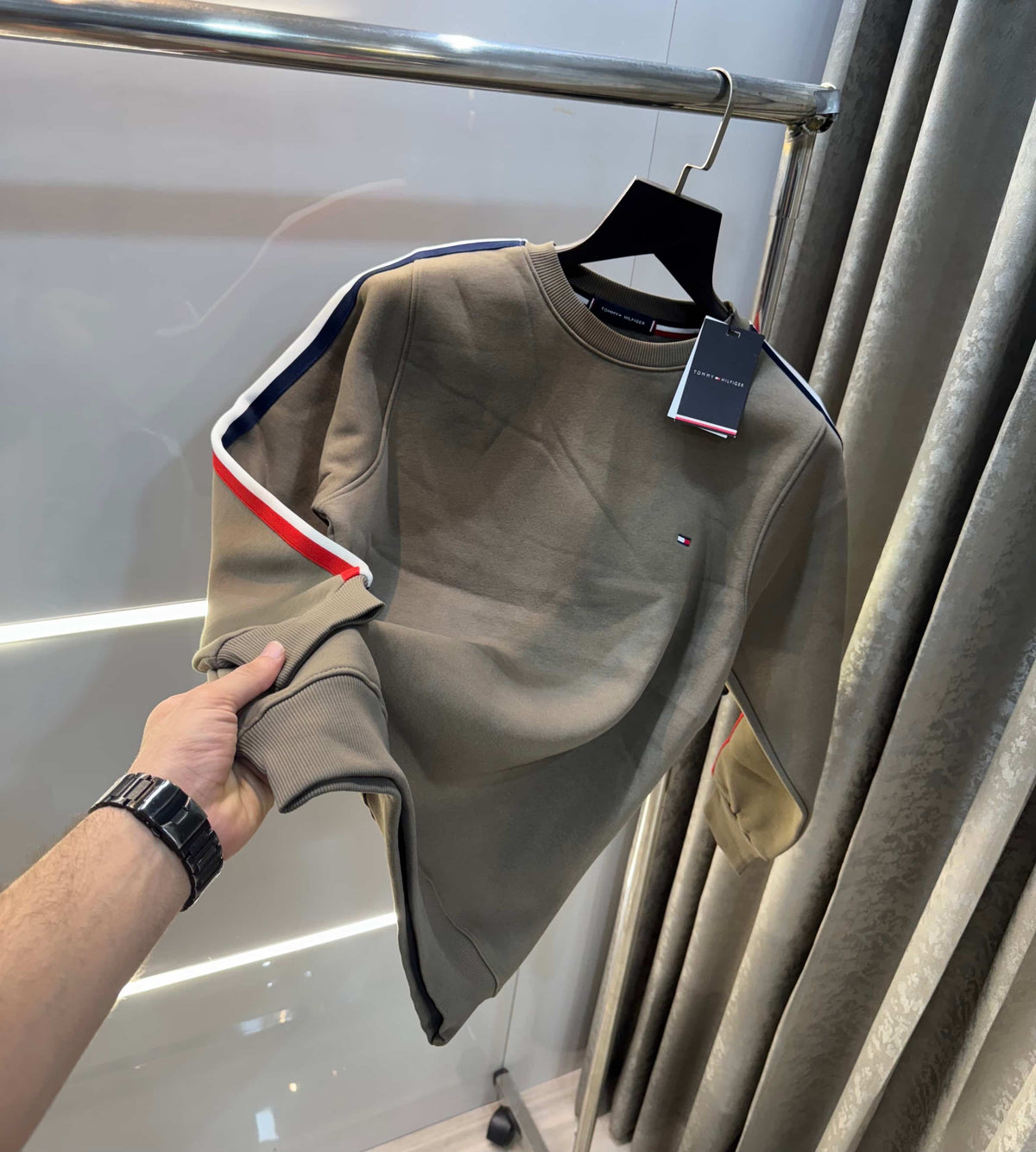 Tomm y Hilfiger Olive Green Premium Sweatshirt