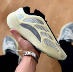 yeezy 700 v3 azael (FIX)