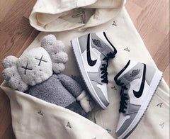 Nike Air Jordan Retro 1 Mid SMOKE
