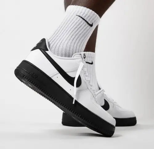 Nike AirForce 1 Low WHITE BLACK SOLE