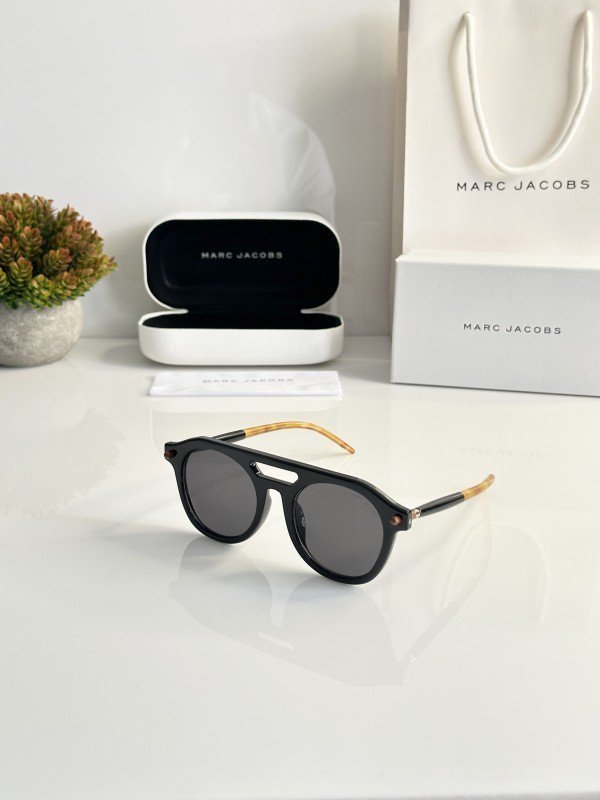 Marc Jacobs 8831 Black - Image 3