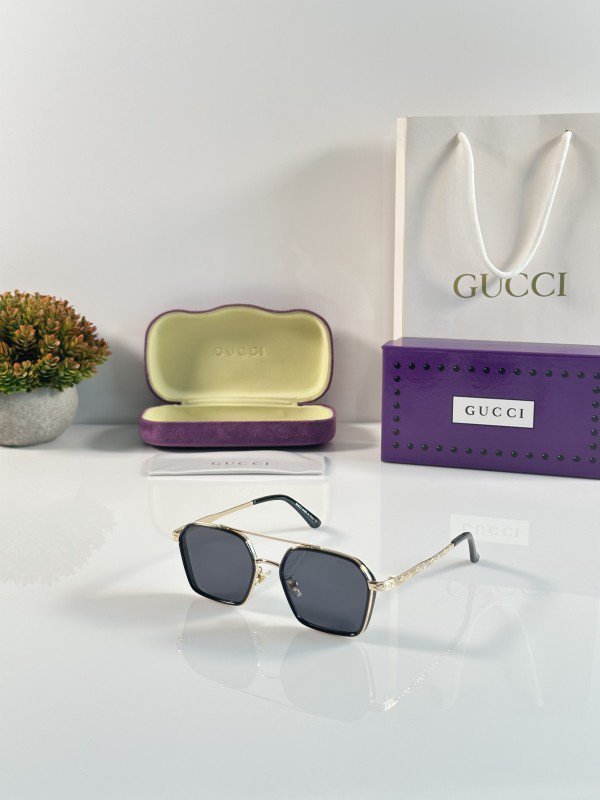 Gucci_101_Gold_Black