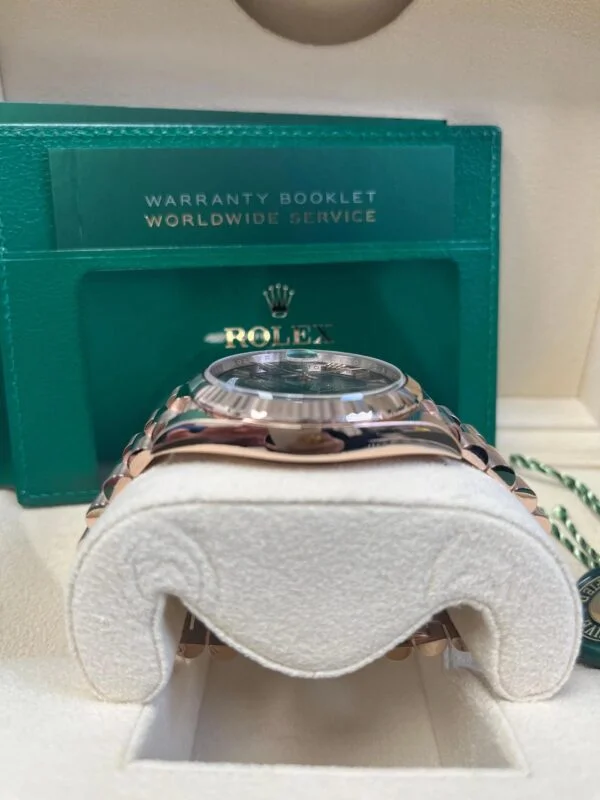 Rolex Day-Date 40 Oyster, 40 mm, Everose gold - Image 8