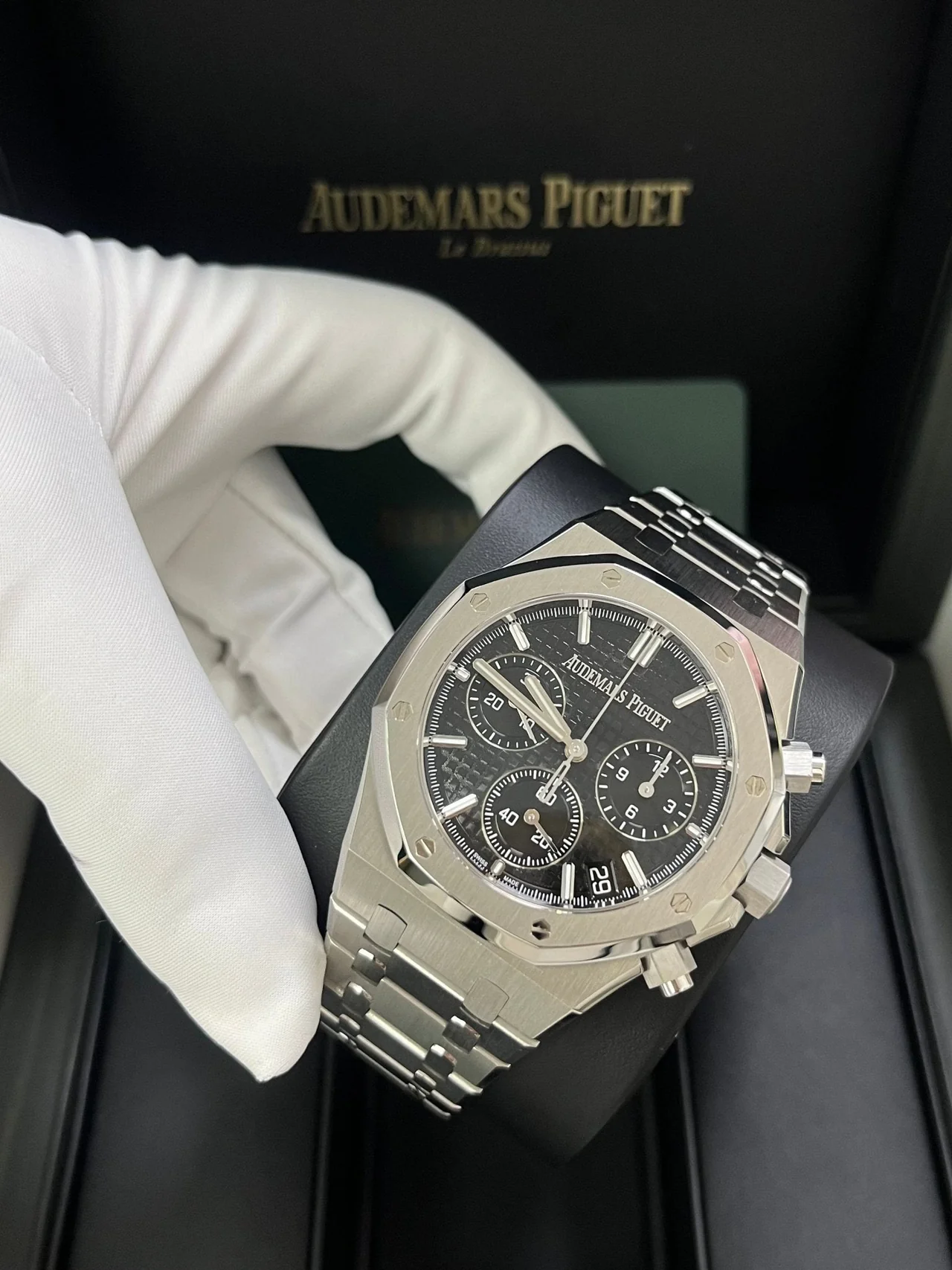 Audemars Piguet Royal Oak Chronograph - Image 3