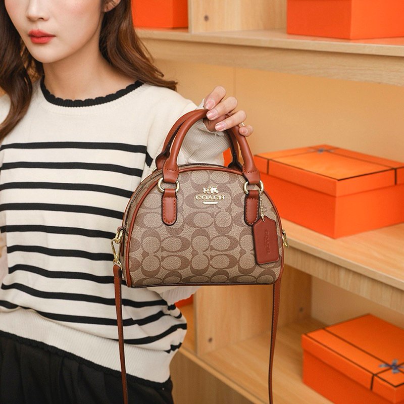 Coach georgie Shoulder Bag - Image 4