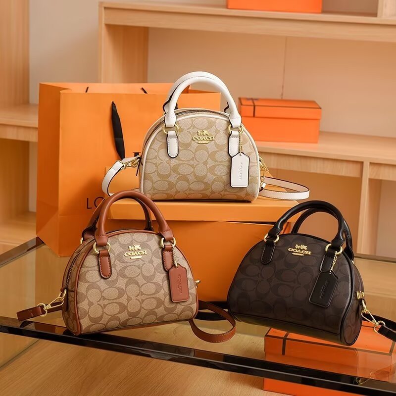 Coach georgie Shoulder Bag - Image 2